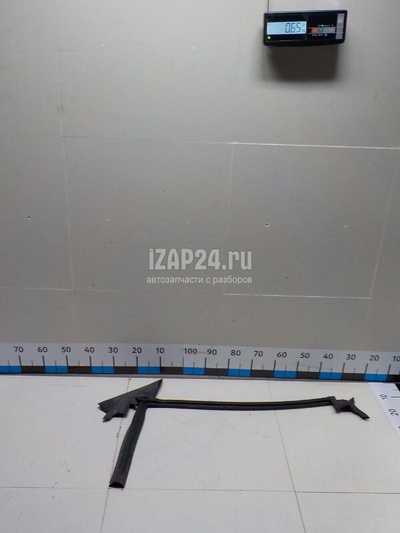 4G8837480L Уплотнитель стекла двери VAG A7 (4G8) (2011 - 2018)