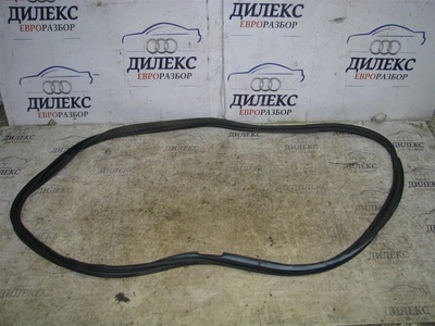 31402765 уплотнитель багажника Volvo V60 2011-2018