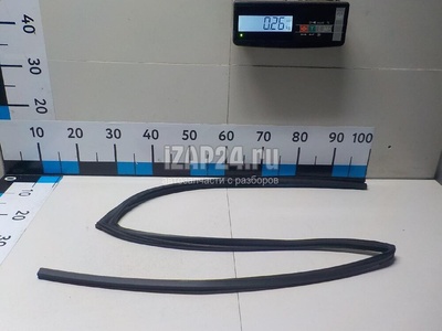 6814242061 Уплотнитель стекла двери Toyota RAV 4 2019
