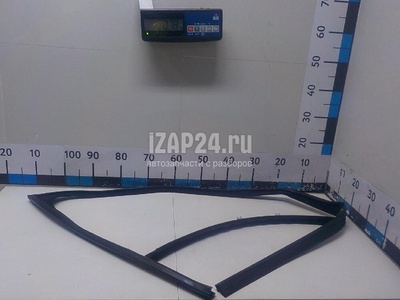 LR049642 Уплотнитель стекла двери Land Rover Range Rover IV 2013