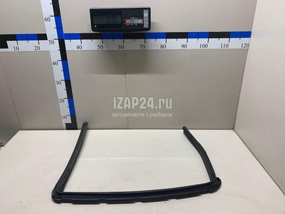 823319U10A Уплотнитель стекла двери Nissan Note (E11) (2006 - 2013)