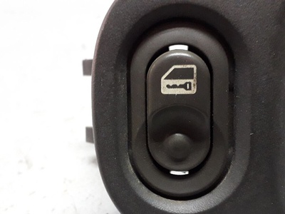 22683506 Кнопка центрального замка Saturn Vue 1 поколение (2001-2007) 2005