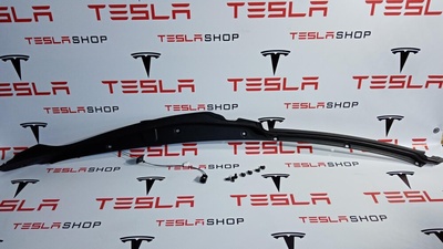 104159400D накладка двери (крышки) багажника задней правой Tesla Model X 2020 1041594-00-D