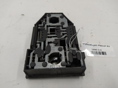 333945257 Панель (плата) фонаря заднего правого Volkswagen Passat B3 1990