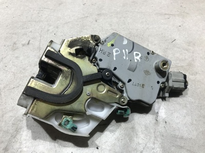 825029F511 Замок задний R nissan primera P11