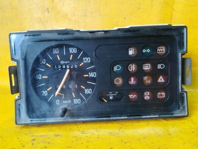 Щиток приборов (приборная панель) Renault Rapid 1993