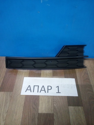 5E0807682F9B9 Решетка в бампер нижняя правая Skoda Octavia 3 A7 2013-2020 5E0807682F 9B9