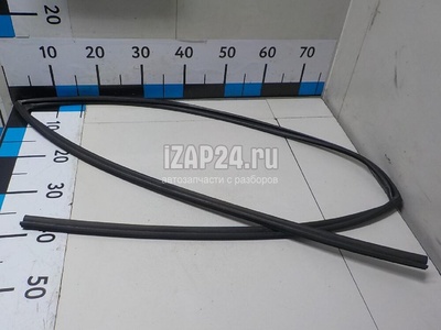 6814112530 Уплотнитель стекла двери Toyota Auris (E15) (2006 - 2012)