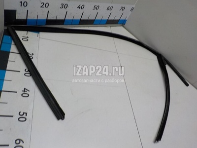31371177 Уплотнитель стекла двери Volvo V70 (2007 - 2016)