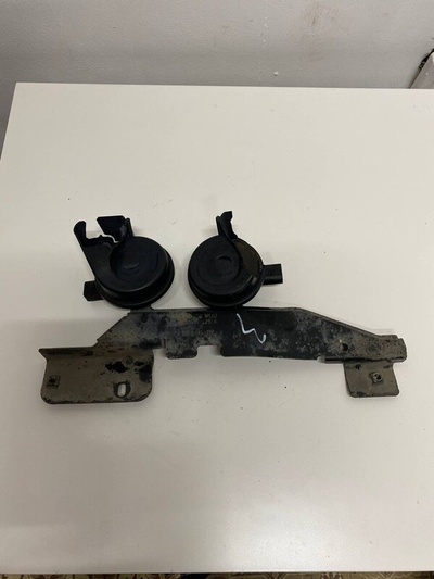 4l0951229A Б/У крепление сигнала (кронштейн) AUDI Q7 4L 2006 (2005-2015) , <strong>-Б/У Детали сняты с АВТОМОБИЛЯ</strong>