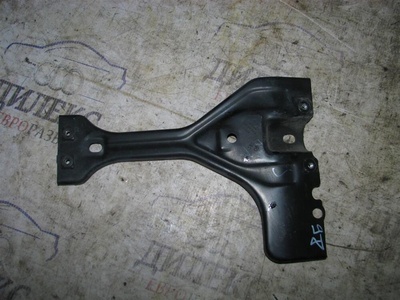5N0805567B кронштейн замка капота VW Tiguan 2007-2011 2010