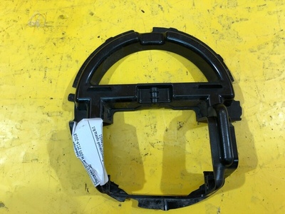 a2058880200 Кронштейн решетки радиатора Mercedes C-Classe W205 2014-2018