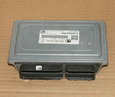 03E906019AE Блок управления двс skoda fabia 2