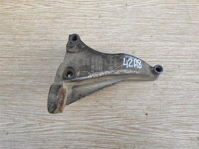 4D0399113G кронштейн опоры кпп AUDI A8 (D2) 1994-2003 AUDI A8 (D2) 1994-2003 1995 ,