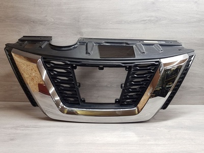 623106FR0D Решетка радиатора Nissan X-Trail T32 2014-