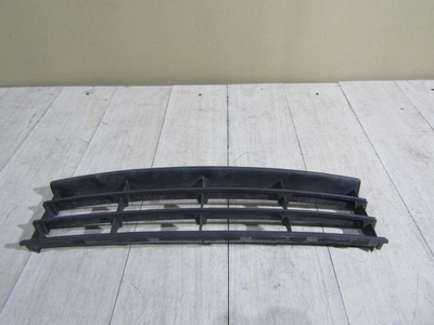 1Z0853677B9B9 Решётка в бампер центральная Skoda Octavia A5 1Z 2004-2013