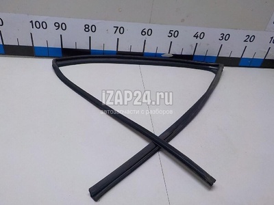 6814233090 Уплотнитель стекла двери Toyota Camry V40 (2006 - 2011)