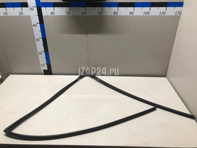 6814248040 Уплотнитель стекла двери Toyota Highlander II (2007 - 2013)