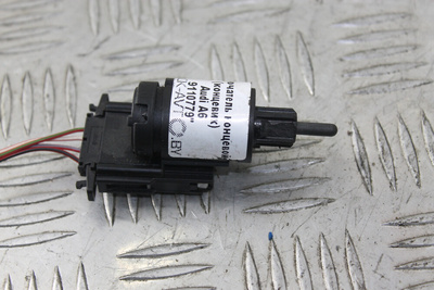 3B0945511 Выключатель концевой (концевик) Audi A6 4F/C6 2007