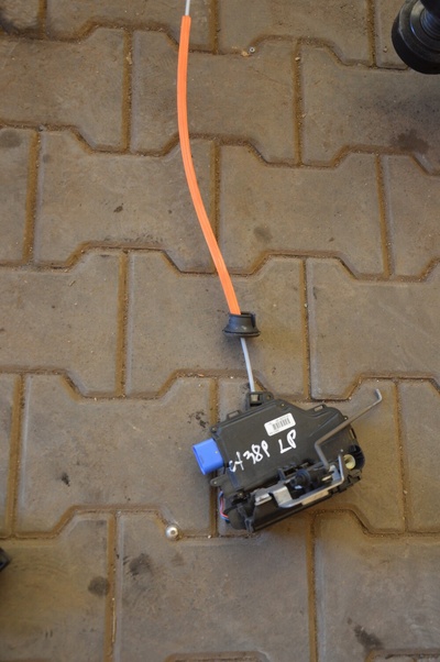 4E1837016 audi a3 8p 3d замок дверь л передняя 4e1 837 015 eu