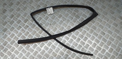 6815233130 Уплотнитель стекла двери Toyota Camry (XV70) ASV71 2018 , 68152-33130