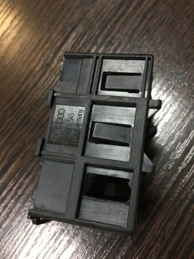 7L0937545 Кронштейн Volkswagen Touareg 2003