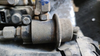 0438161008 регулятор давления audi 80 034133534h
