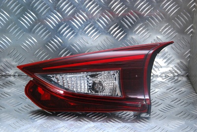 B45C513F0 mazda 3 bm хэтчбек фонарь в крышку правый