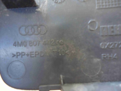 4M0807442 Заглушка (решетка) в бампер Audi Q7 2016