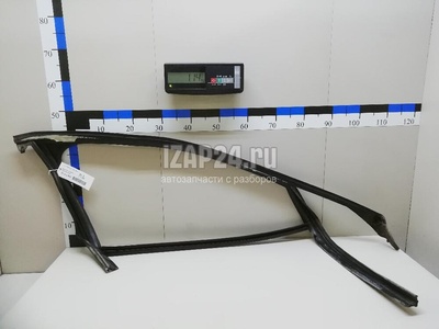 4h0837440d Уплотнитель стекла двери VAG A8 [4H] (2010 - 2017)