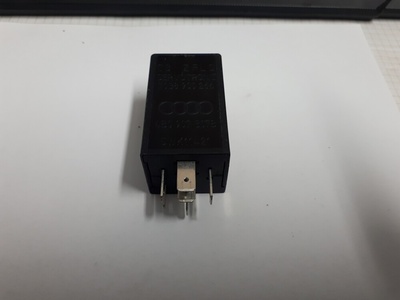 4B0907307B628 audi a6 c5 реле servotronic 4b0907307b 628