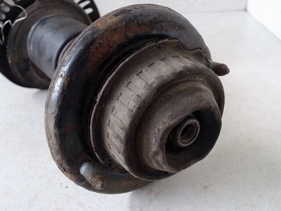8D0413031L опора амортизатора верхняя лево перед Audi A4 (B5) (1994 - 2000) 1998