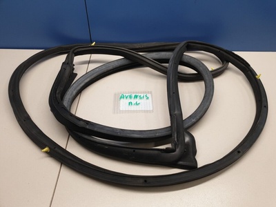 6786202250 Уплотнитель двери передней левой Toyota Auris E18 2012-2018