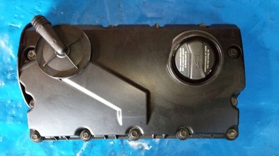 038103469R крышка клапонов passat b5 рестайлинг 1 , 9 tdi