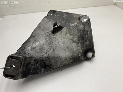 4B0199307C Кронштейн двигателя опорный L Audi A4 B5 (1994-2001) 1999