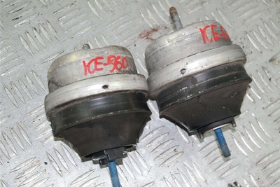 8D0199379g Подушка крепления двигателя Audi A4 B5 (S4,RS4) 2000
