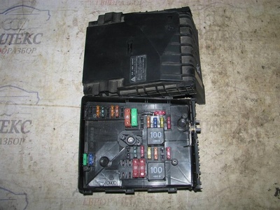 1K0937125C блок предохранителей VW Tiguan 2007-2011 2009