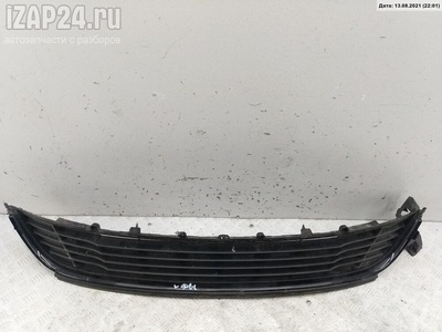 622543916r Решетка (заглушка) в бампер Перед. Renault Megane III (2008-2016) 2013
