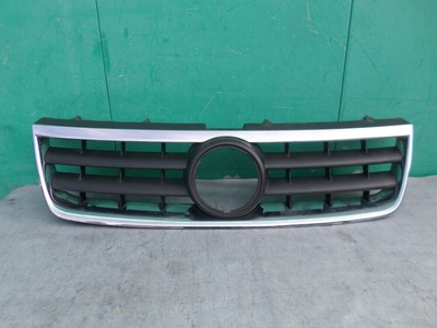 2E0853653E touareg 7l решетка радиатора
