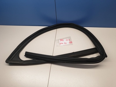 GHP958605D Уплотнитель стекла передней правой двери Mazda 6 GJ 2013-2019