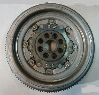 06K105266A volkswagen audi skoda 2.0tsi колесо двухмассовый dsg