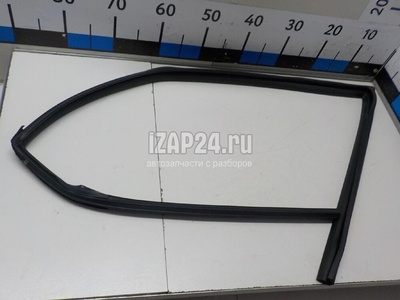 825302w000 Уплотнитель стекла двери Hyundai-Kia Santa Fe (DM) (2012 - 2018)