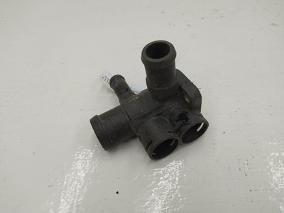 037121133C Фланец (тройник) системы охлаждения Volkswagen Passat B3 1990