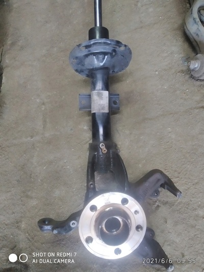 2Q0407256M направляющие амортизатор поло 2g