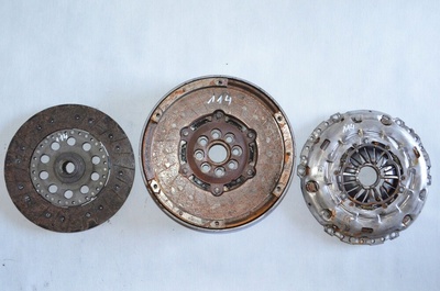 R2A116610B колесо двухмассовый mazda 6 ii cx7 2.2 citd mzr - cd r2aa
