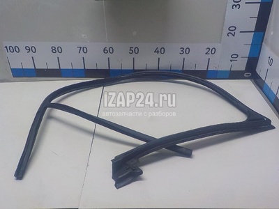 4b0837440m Уплотнитель стекла двери VAG Allroad quattro (2000 - 2005)