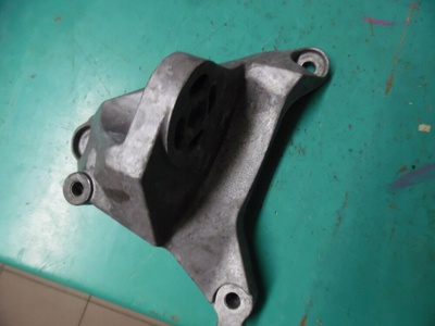 4E0399113AG audi a8 опора лапа кпп