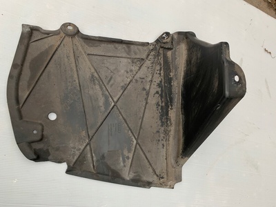 4G0825219D audi a6 c7 седан крышка шасси