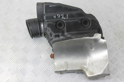 7577467 Корпус воздушного фильтра левый BMW 7 F01/F02 2012 ,1371