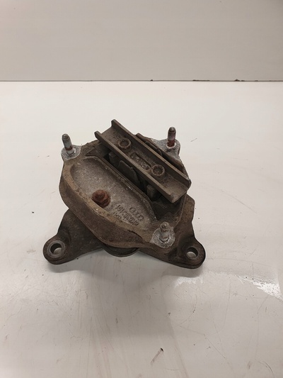 8K0399115R лапа подушка кпп audi a4 a5 q5